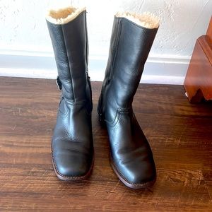 UGG Australia Bellvue Leather Shearling lined boots